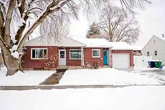 290 N 300 W Photo 1