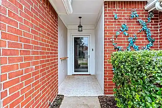 1009 Woodall Dr Photo 2