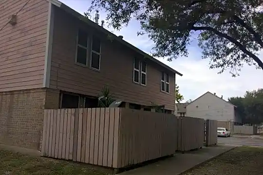 Riverside Apartments Photo 1