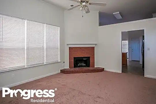 596 N Ericson Rd Photo 2