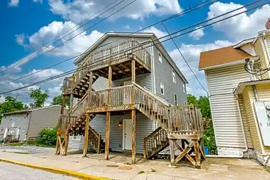 749 Garrison Ave Photo 2