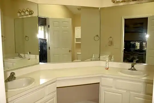 9060 Ashwood Ct Photo 2