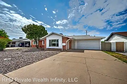 8329 E. Sells Drive Photo 2