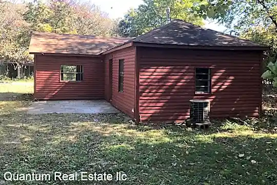 111 Henry St Photo 2