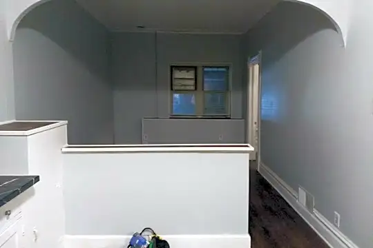 113 E Huron St Photo 2