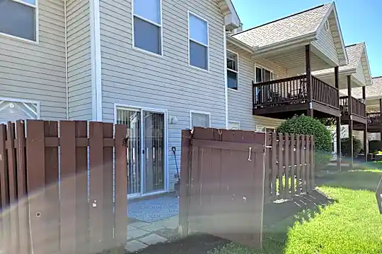 1361 High St Photo 1