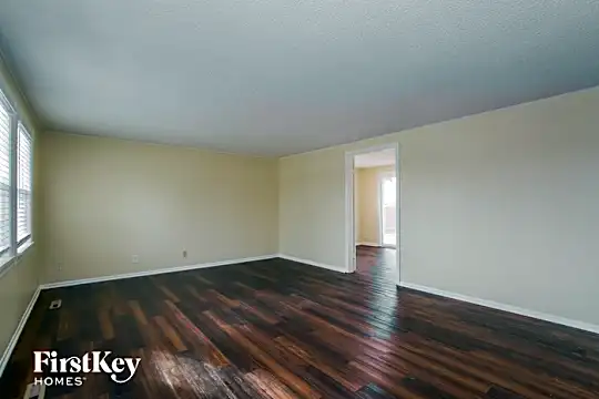 728 Jackson Avenue Photo 2