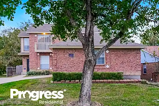 3304 Glastonbury Dr Photo 1