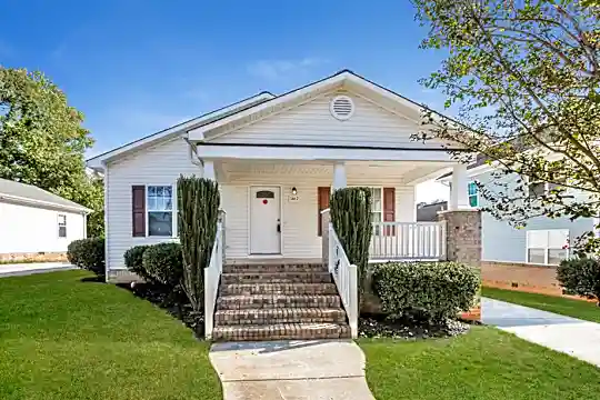 1447 N Cherry St Photo 1