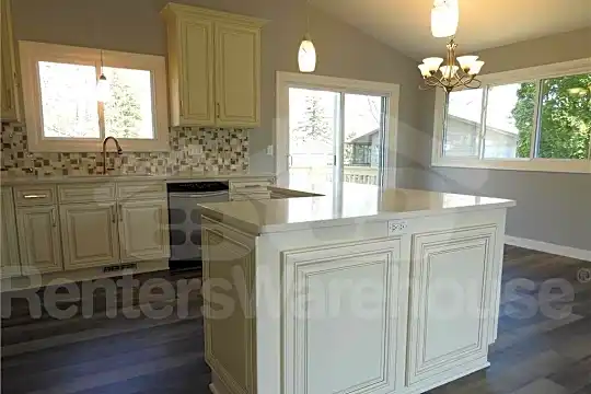 4880 Kent St Photo 1
