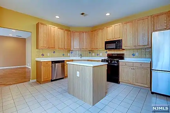 608 Kensington Ln Photo 1