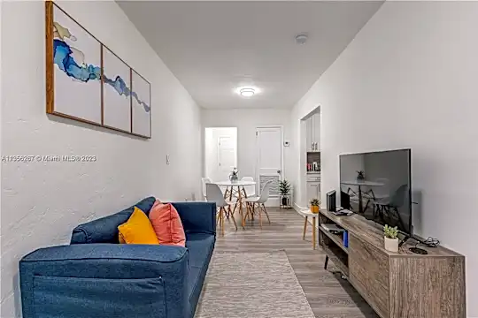 327 NE 55th St #2 Photo 1