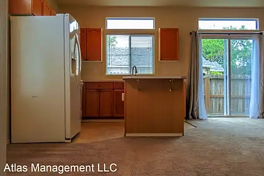 852 SW 175th Terrace Photo 2