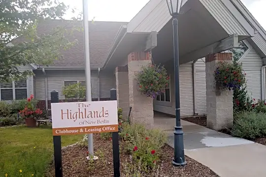 the Highlands Apartments Photo 2