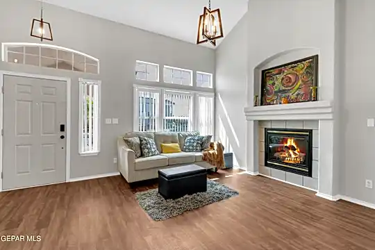 14369 Desert Wind Dr Photo 2
