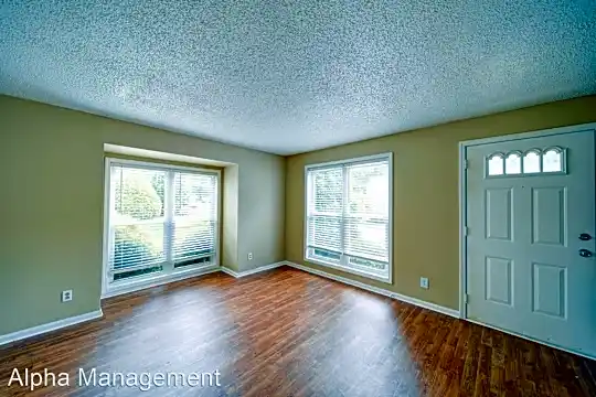 1070 Kensington Square Photo 2