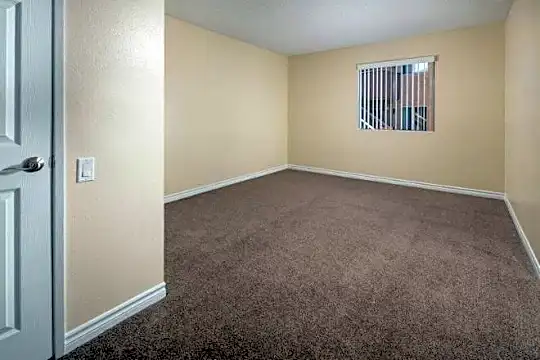 561 W San Ysidro Blvd Photo 2