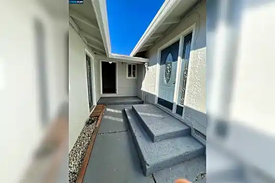 3607 Thunderbird Ct Photo 2