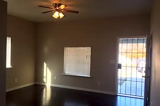 321 Alameda Ave Photo 2