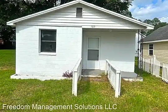 309 E Calhoun St Photo 1