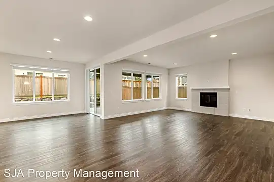 12442 NE 152nd St Photo 2