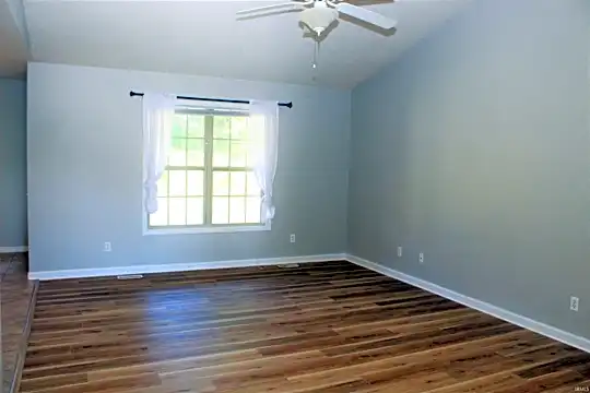 7872 Sandalwood Dr Photo 2