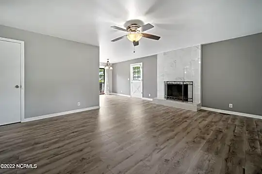 206 Lorraine Ct Photo 2