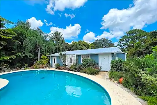632 W Weatherbee Rd #1 Photo 1
