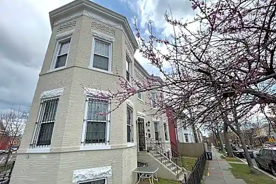 1035 10th St NE #1 Photo 1