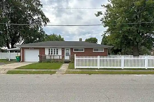 2346 Winton Ave Photo 1