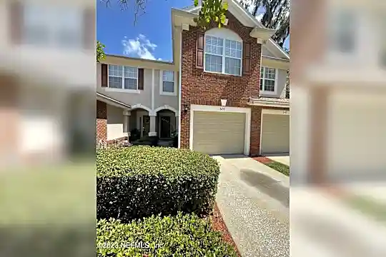 8439 Twisted Vine Ct Photo 2