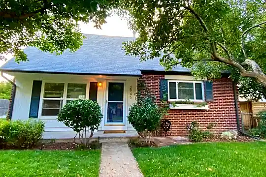 2945 S Vine St Photo 1