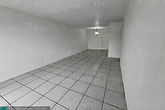 3710 NW 21st St #310 Photo 1