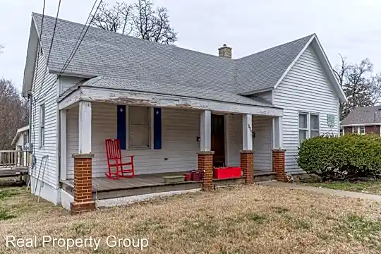 1309 Windsor St Photo 2
