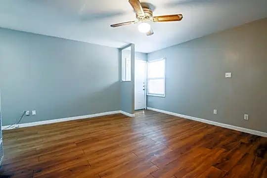 3207 35th St Photo 2