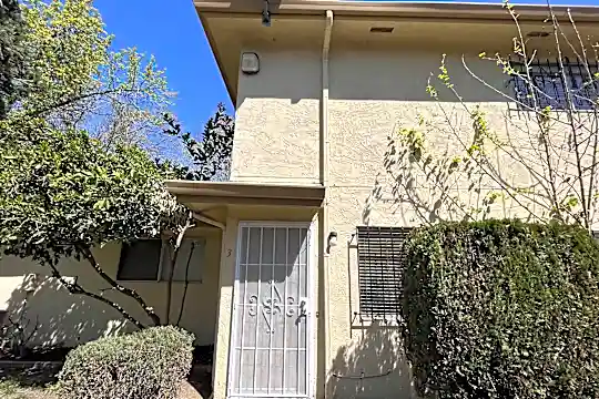 2205 Peppertree Way Photo 1