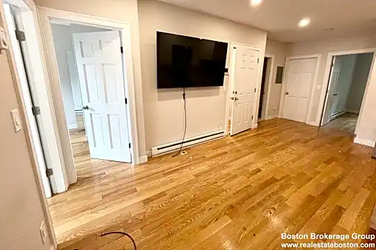 7 Warwick St Photo 2