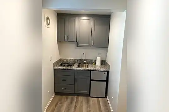 1514 N Edison Blvd Photo 2