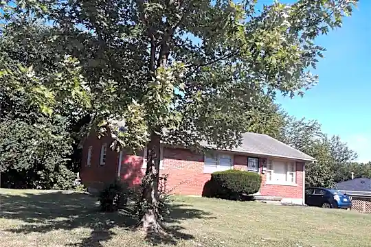 147 Woodford Dr