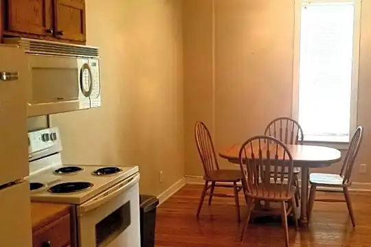 904 Washington St Photo 2