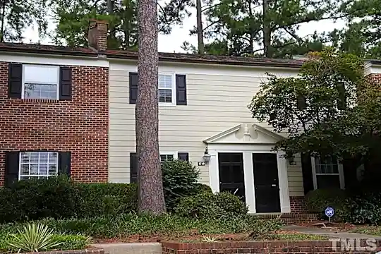 3719 Jamestown Cir #3719 Photo 2