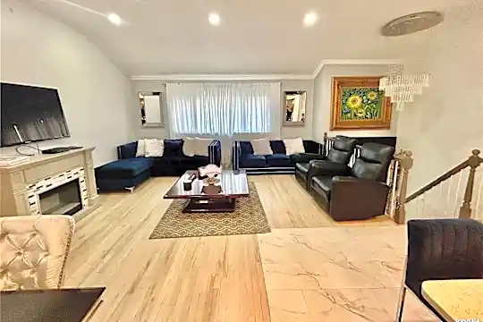 18 South Dr Photo 2