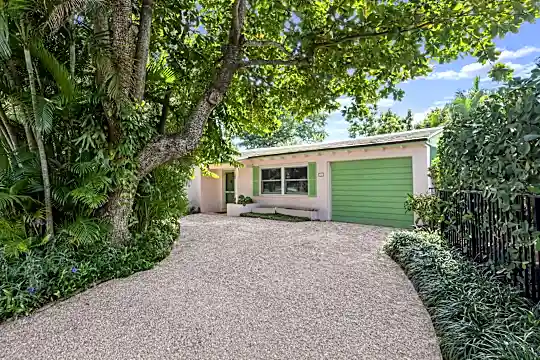 210 Debra Ln Photo 2