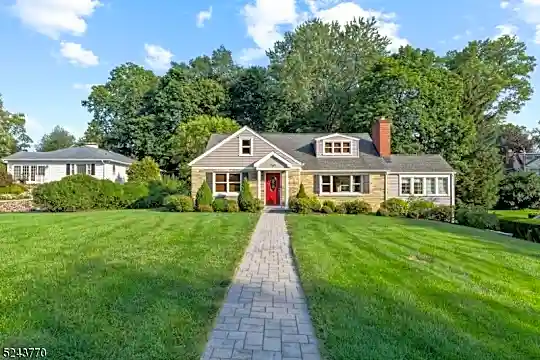 8 Catalpa Rd Photo 1