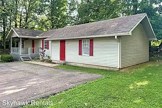 148 W Peach St Photo 2