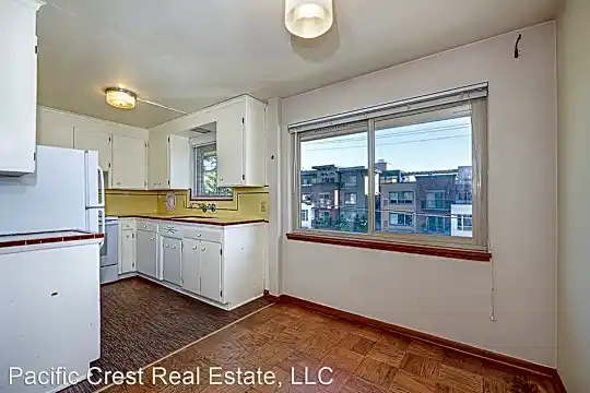 2333 NE 55th St Photo 1