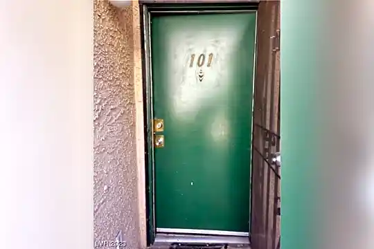 460 Elm Dr #101 Photo 1