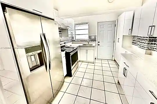 8123 NW 5th Ct Photo 2