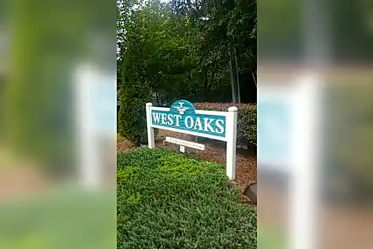 West Oaks Apartments Photo 2