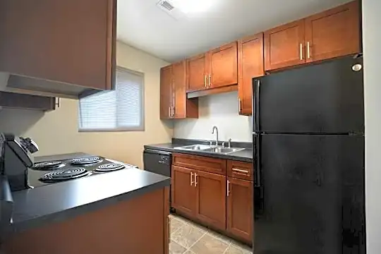 Symmes Apartments Photo 1